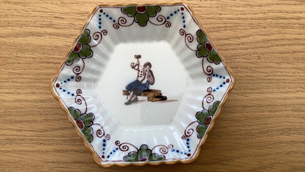 Schoteltje in Makkum keramiek, Antiek en Kunst, Antiek | Porselein, Ophalen of Verzenden