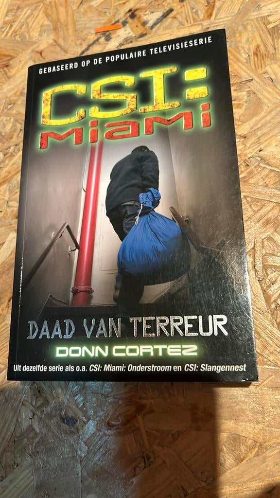 D. Cortez - CSI: Miami: Daad van terreur, Enlèvement ou Envoi, D. Cortez, Comme neuf