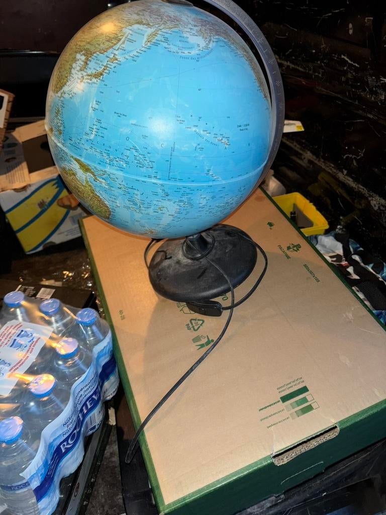 Wereldbol met verlichting in, Ophalen of Verzenden, Zo goed als nieuw