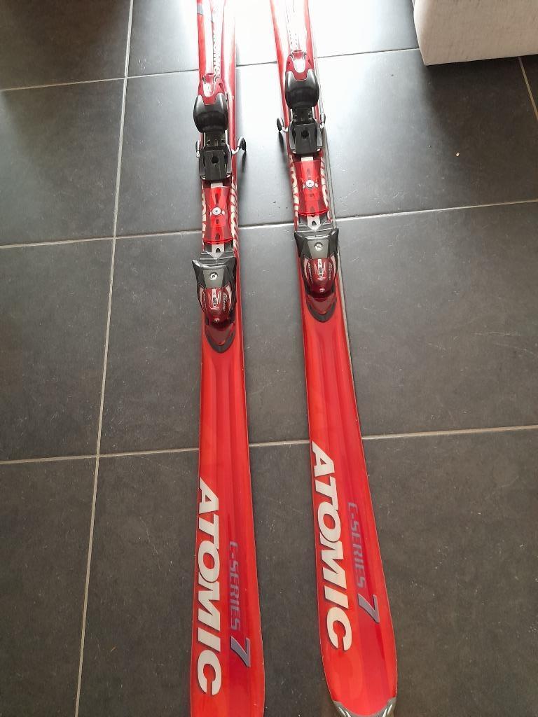 ski's  atomic en skistokken, Sport en Fitness, Ophalen, Gebruikt, Atomic, Ski's
