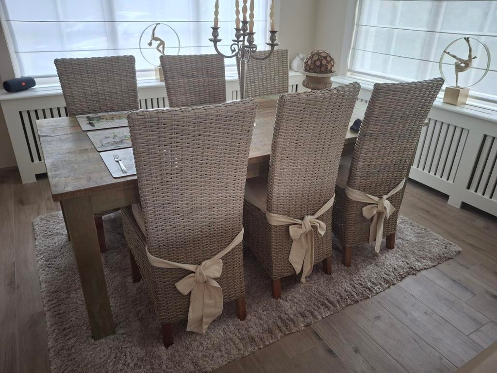 Zes landelijke rieten stoelen, Ophalen