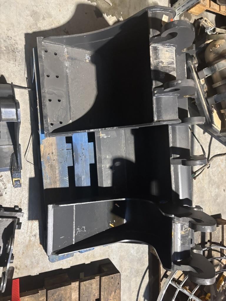 3 bacs CW05 pour pelle de 2.5T, Enlèvement