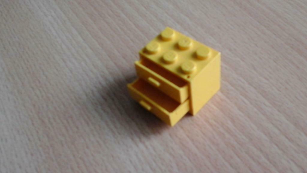 lego Belville "gele ladekast 3 lades" H: 2x2cm vintage, Kinderen en Baby's, Speelgoed | Duplo en Lego, Ophalen of Verzenden, Zo goed als nieuw