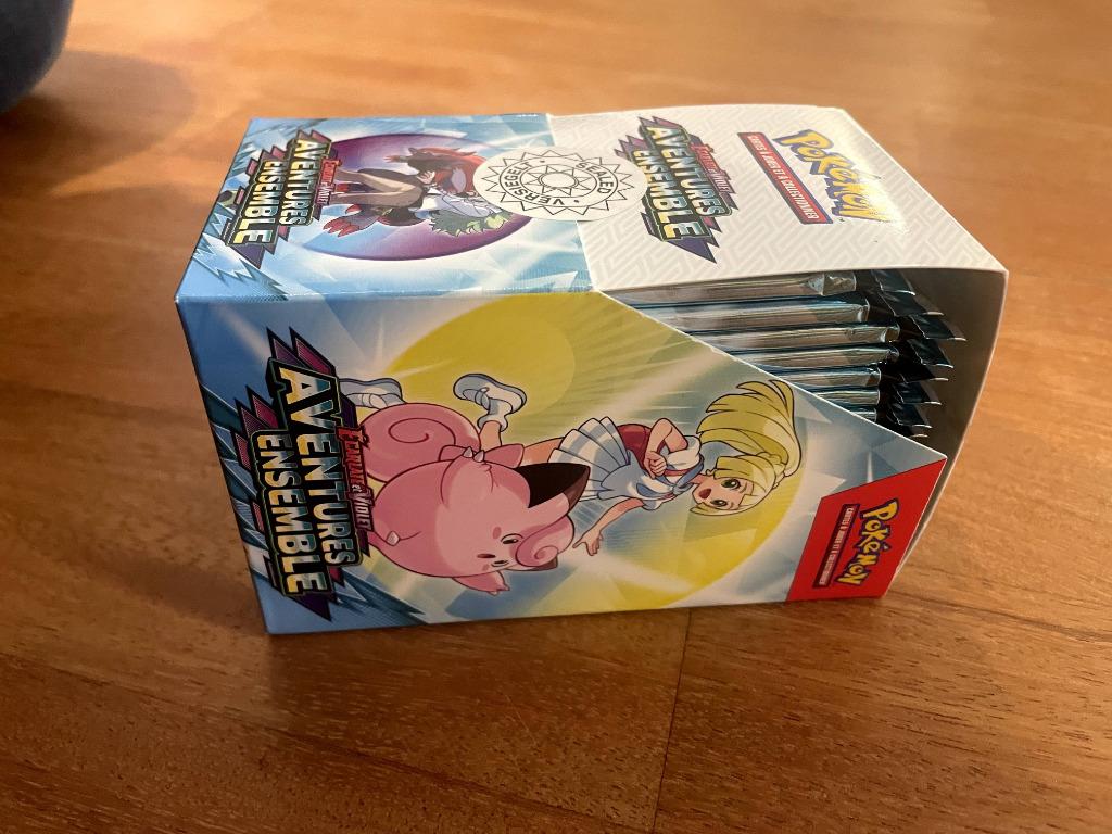 Pokémon EV09 Half Display - Avonturenset, Ophalen of Verzenden, Nieuw, Boosterbox