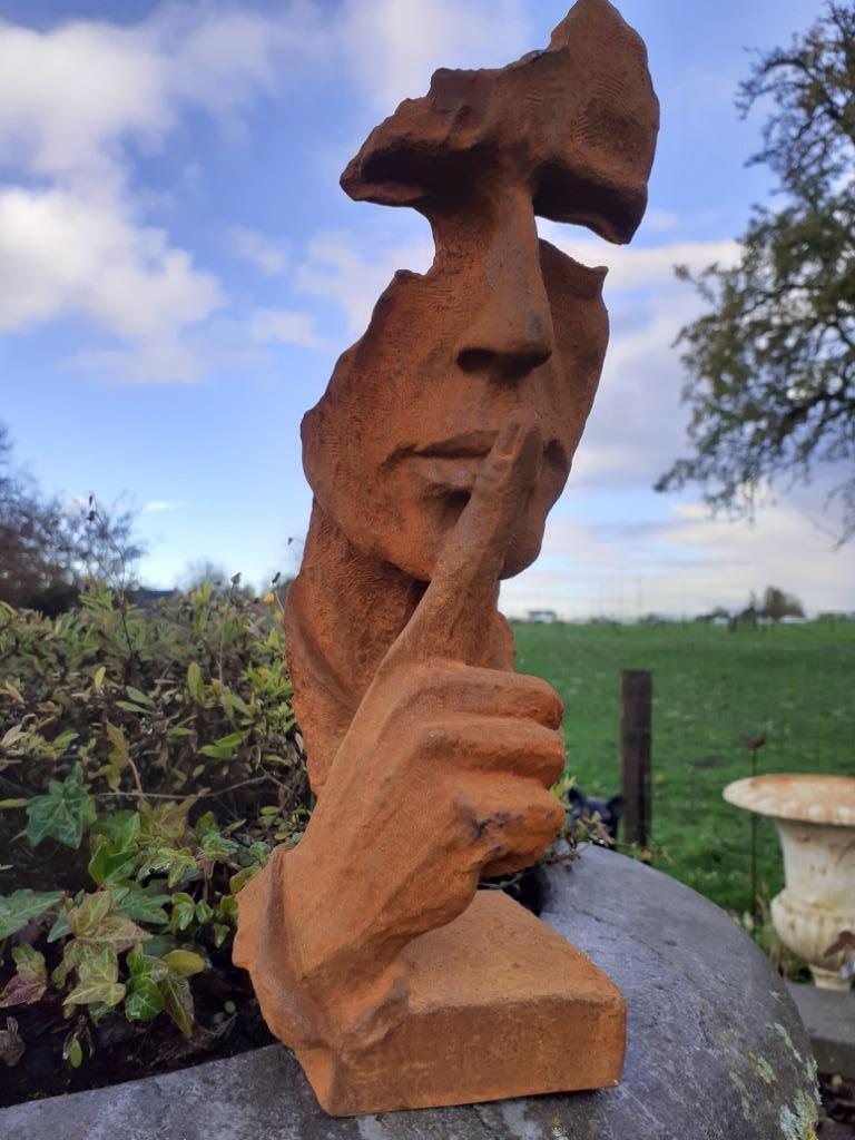 Gietijzeren beeld (de shush), Ophalen of Verzenden, Nieuw, Overige materialen, Mensenbeeld