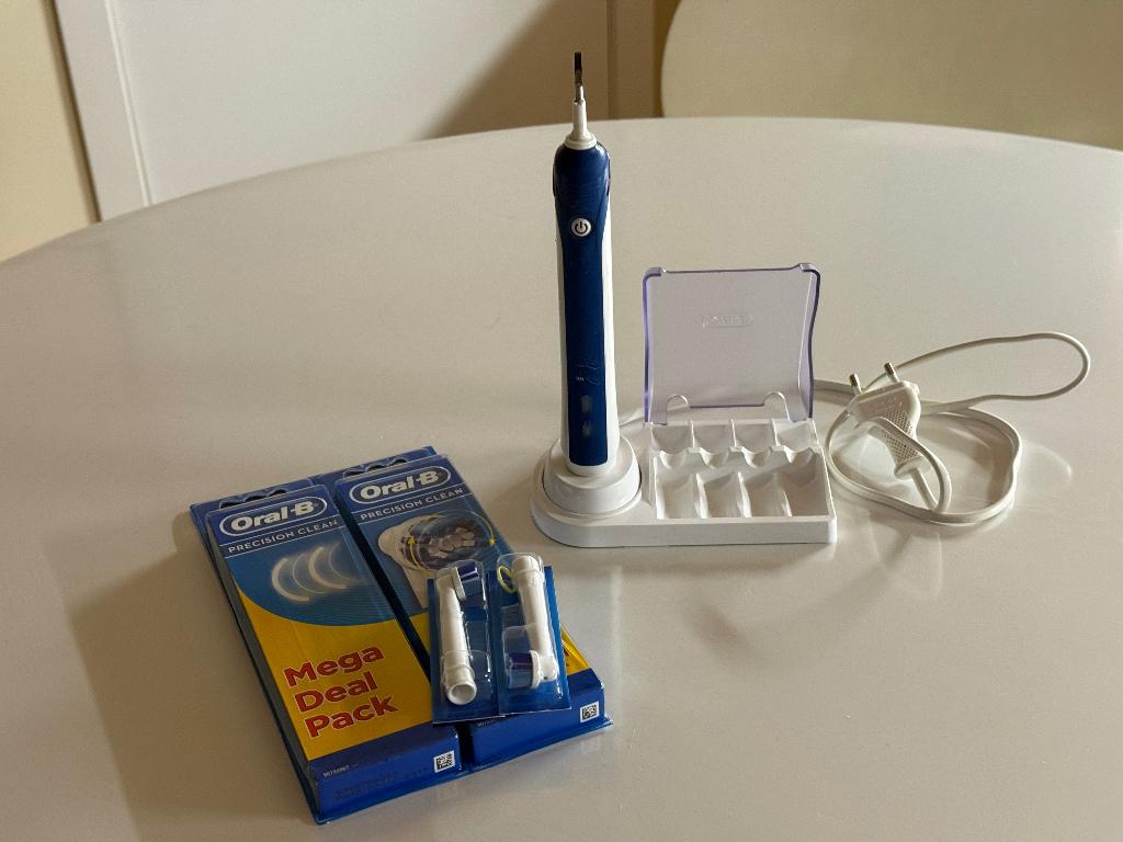 Oral-B Professional Care tandenborstel incl 10 opzetborstels, Enlèvement ou Envoi, Utilisé, Brosse à dents