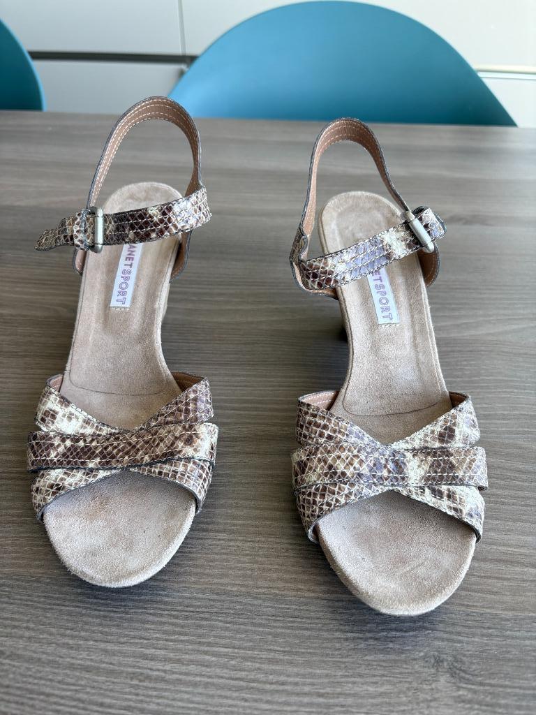 Sandalen Janet sport M 41 - zo goed als nieuw afgeprezen, Kleding | Dames, Schoenen, Janet sport, Beige, Zo goed als nieuw, Sandalen of Muiltjes