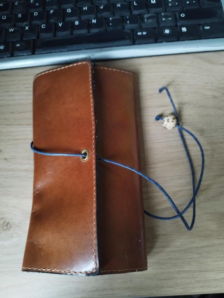 Pochette artisanale en cuir véritable 18,5 cm sur 10 cm, Bijoux, Sacs & Beauté, Porte-monnaie & Portefeuilles, Enlèvement ou Envoi