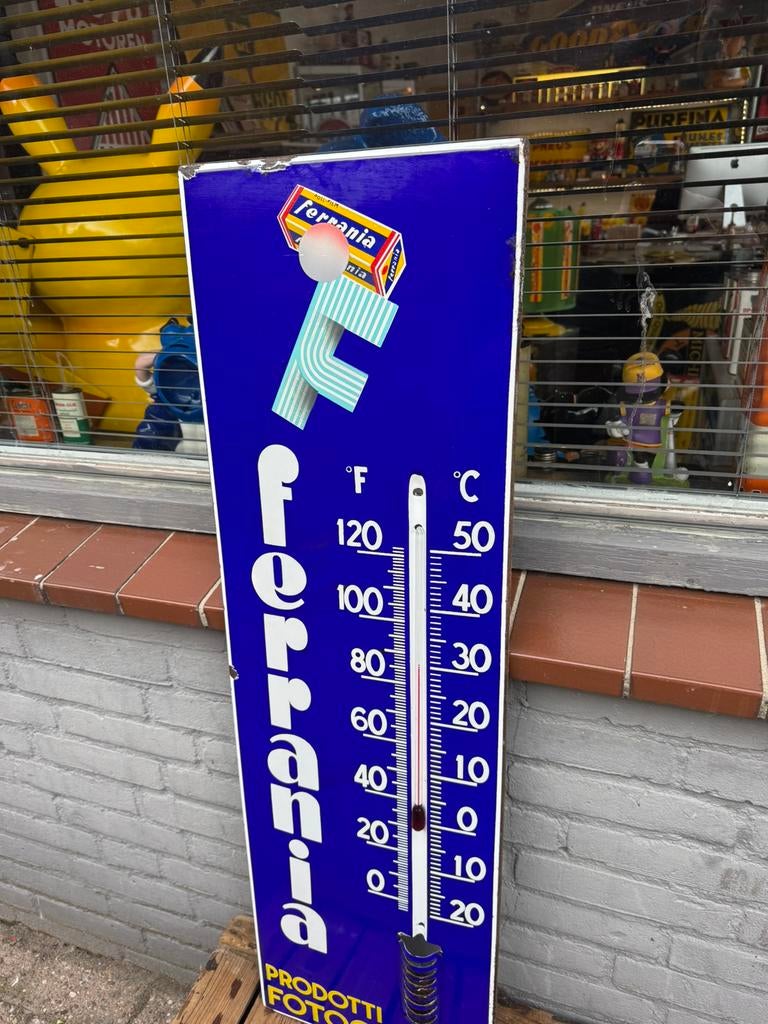 Ferrania emaille reclamebord - Thermometer, Verzamelen, Ophalen of Verzenden, Gebruikt, Reclamebord