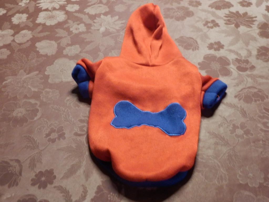 (37)- pull petit chien t.S rouge bleu, Animaux & Accessoires, Vêtements pour chiens, Enlèvement ou Envoi, Comme neuf, Pull pour chien