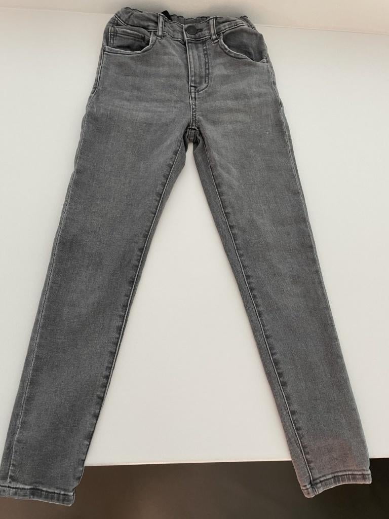 Grijze jeans broek maat 128, Kinderen en Baby's, Kinderkleding | Maat 128, Broek, Ophalen of Verzenden, Zo goed als nieuw, Zara