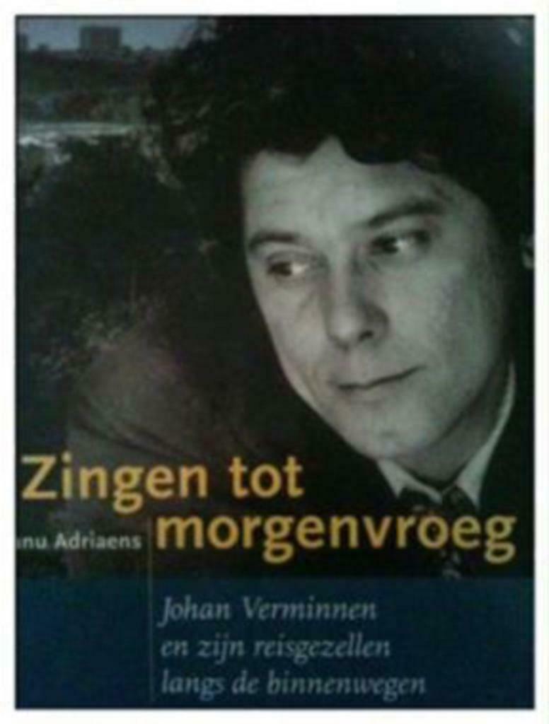 Zingen tot morgenvroeg, Manu Adriaens, Boeken, Ophalen of Verzenden, Gelezen