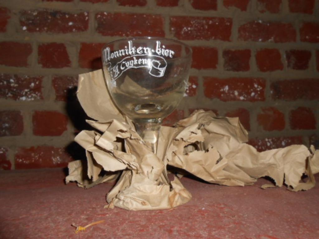 TRÈS VIEUX VERRES À BIÈRE DE MOINES COUPÉS À LA MAIN, CUYCKE, Enlèvement