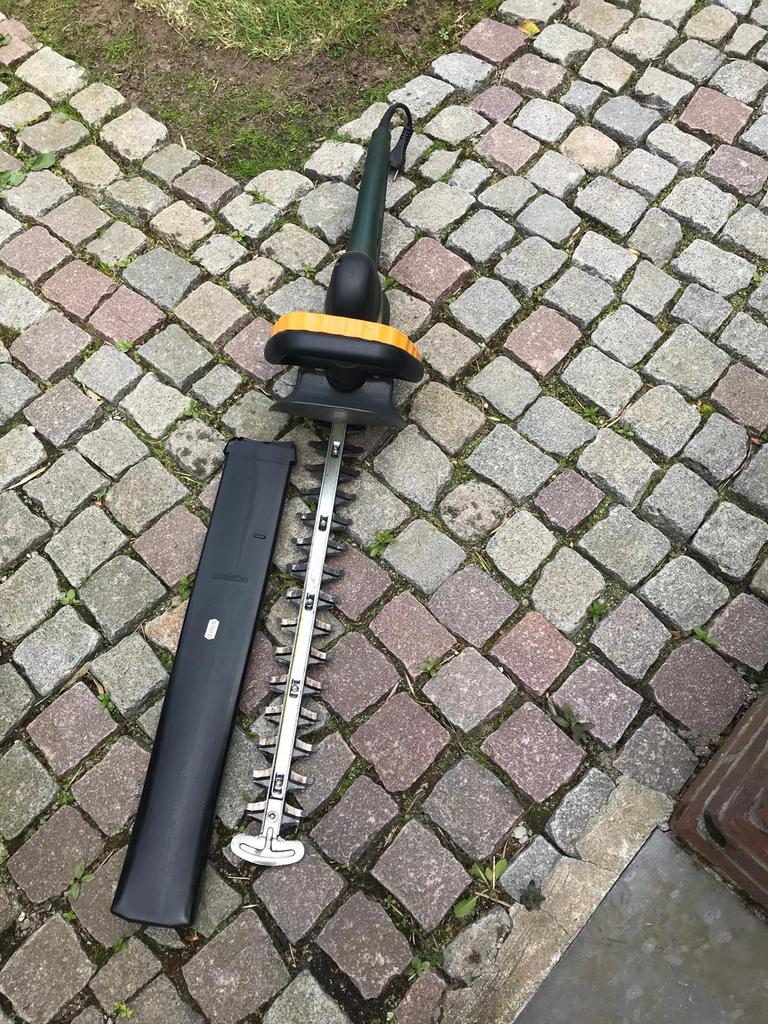 Metabo elektrische heggenschaar in zeer goede staat, Ophalen of Verzenden, Zo goed als nieuw