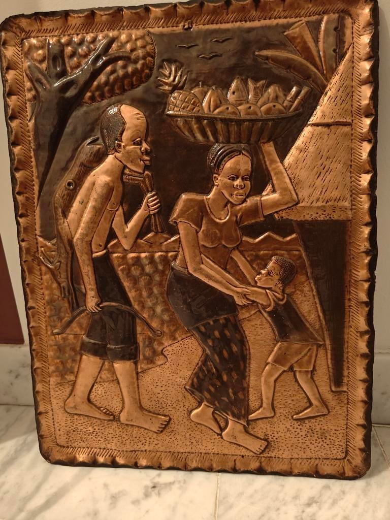 plaque en relief en cuivre frappée à la main - Afrique - Con, Antiquités & Art, Antiquités | Bronze & Cuivre, Enlèvement