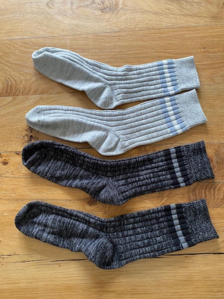 2 paar sokken licht en donkergrijs, Vêtements | Hommes, Chaussettes & Bas, Enlèvement ou Envoi, Comme neuf, Taille 39 à 42, Autres couleurs