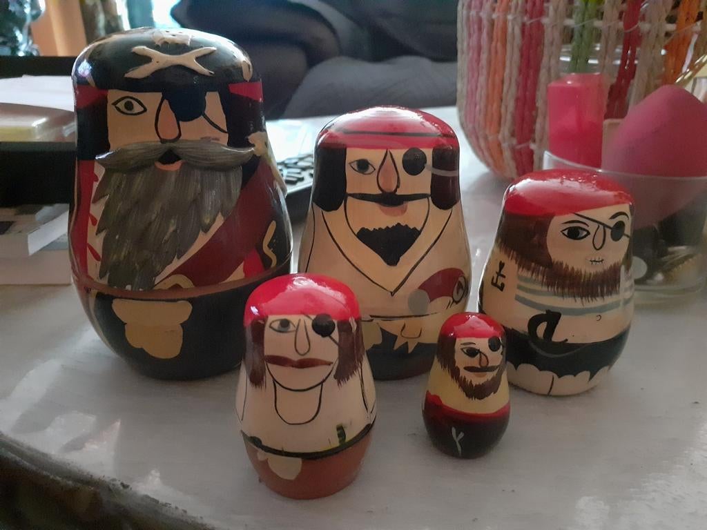 Poupées russes pirate, Enlèvement, Comme neuf