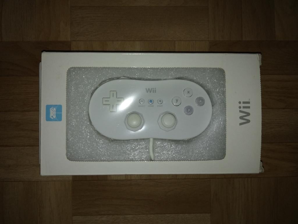 Wii controller Classic of gamepad, wit, Ophalen of Verzenden, Zo goed als nieuw, Wii, Overige controllers