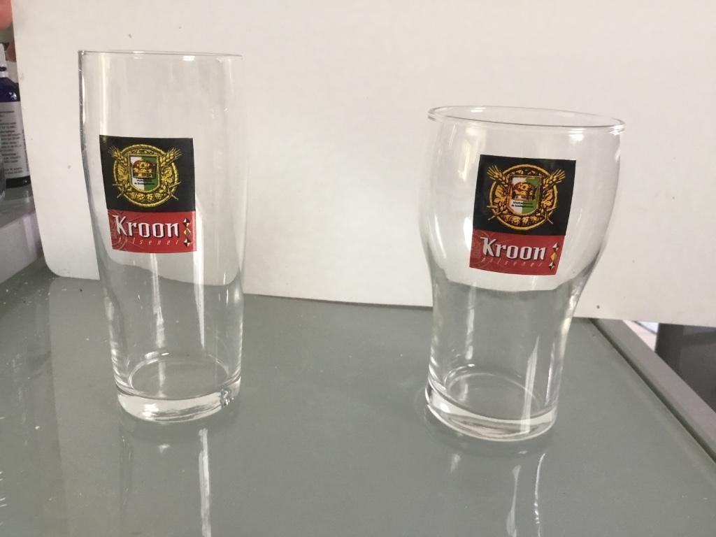2 verres trappes années 90 fabriqués pour la brasserie kroon, Enlèvement ou Envoi, Comme neuf, Verre à bière