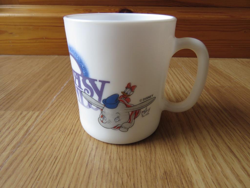 mug tasse Fantasy Land Dumbo et Daisy de Disney en arcopal, Enlèvement ou Envoi, Utilisé, Tasse(s) et/ou soucoupe(s)