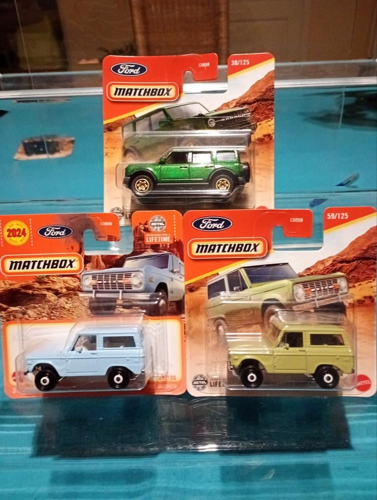 Ford Bronco ancien et nouveau, Enlèvement ou Envoi