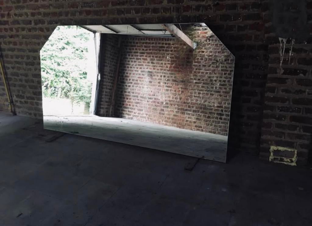 Grote spiegel (voor kapsalon), Ophalen