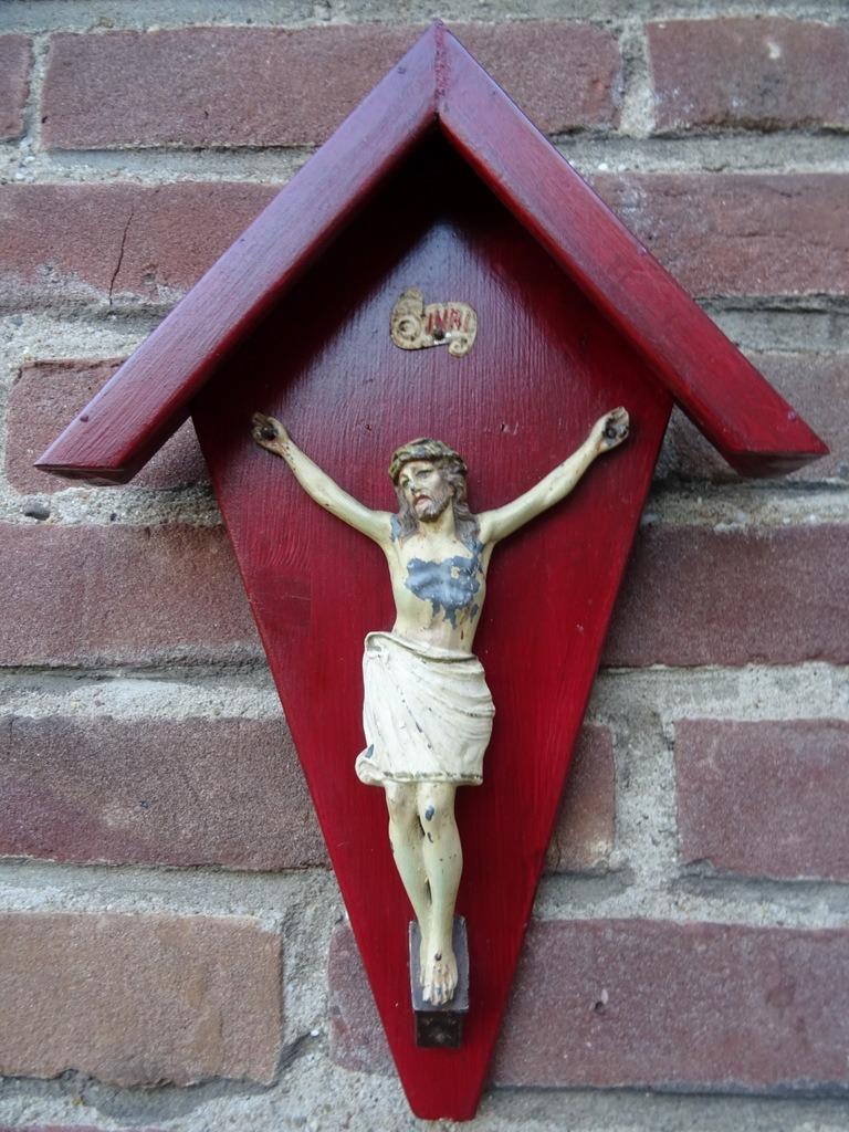 Volkskunst antiek kapelletje met kruisbeeld Corpus Christi, Antiek en Kunst, Ophalen of Verzenden