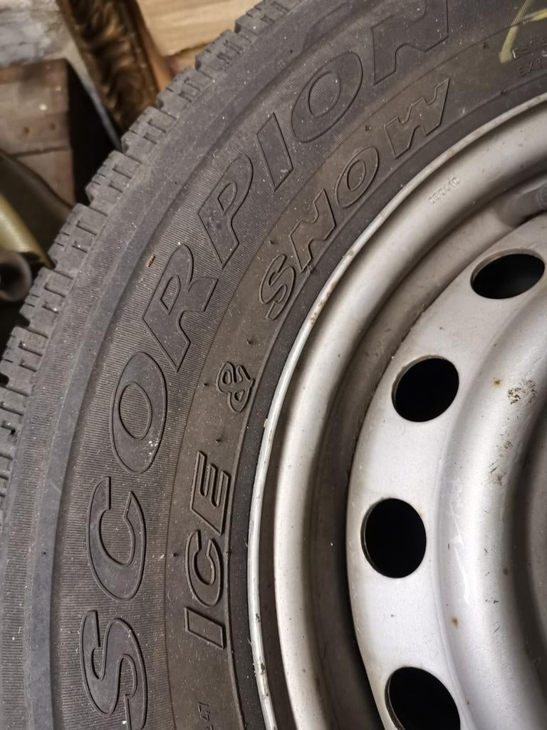 4 pneus hiver Pirelli Scorpion ice & snow 215/70/16, Enlèvement, Pneus hiver, Pneu(s)