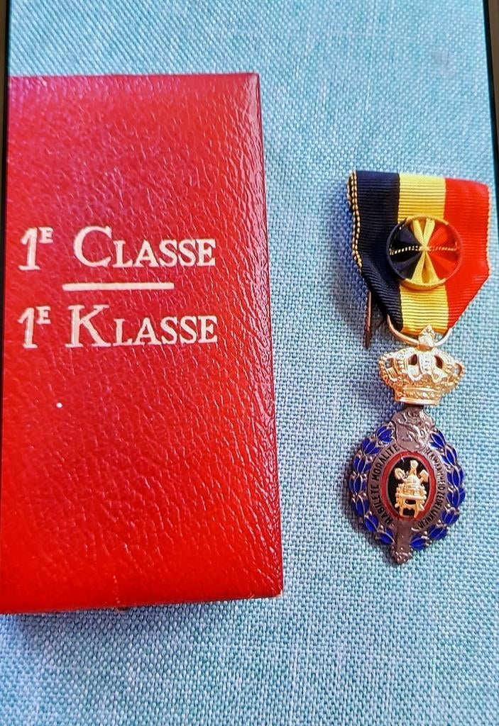 Medaille belge de travail 1iere classe d ordonnance, Collections, Enlèvement ou Envoi, Comme neuf