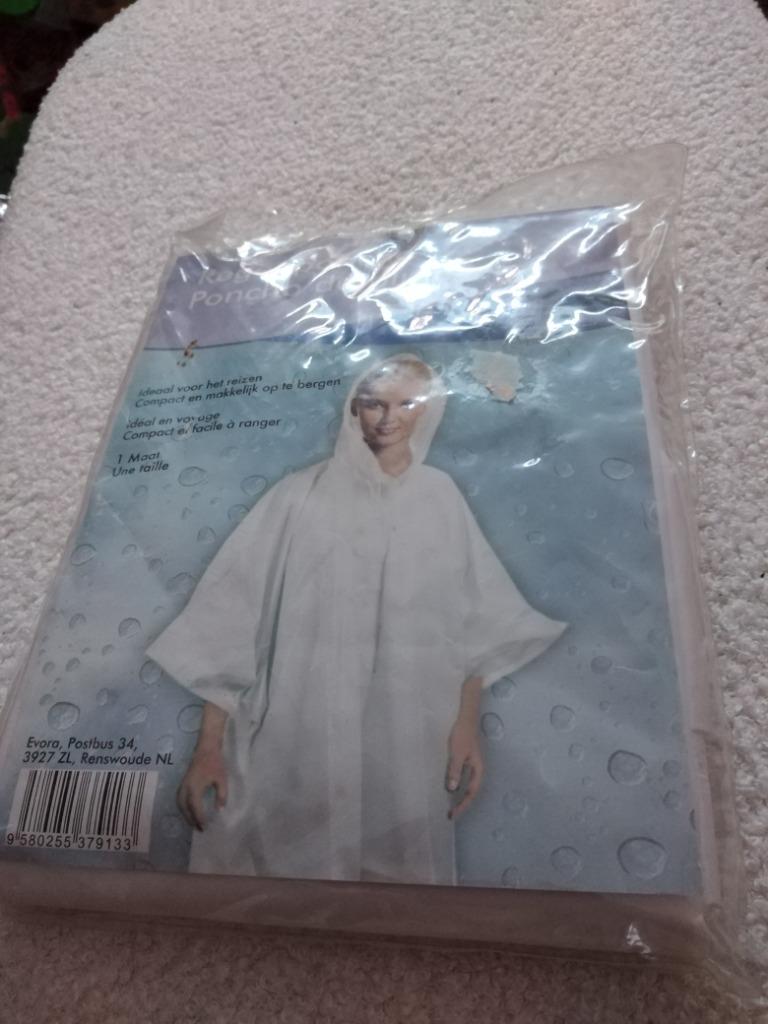 regenponcho nieuw in de verpakking (doos 121), Caravanes & Camping, Vêtements de pluie, Enlèvement ou Envoi, Neuf, Poncho de pluie