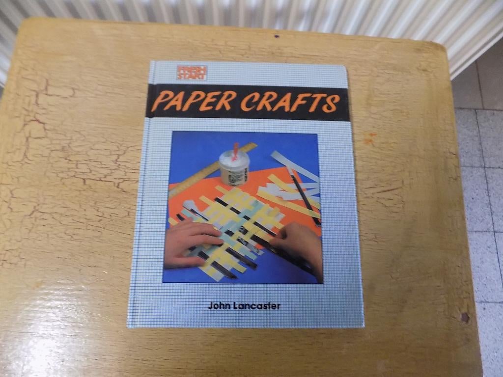 Boek Paper crafts, Ophalen of Verzenden, Gelezen, John Lancaster