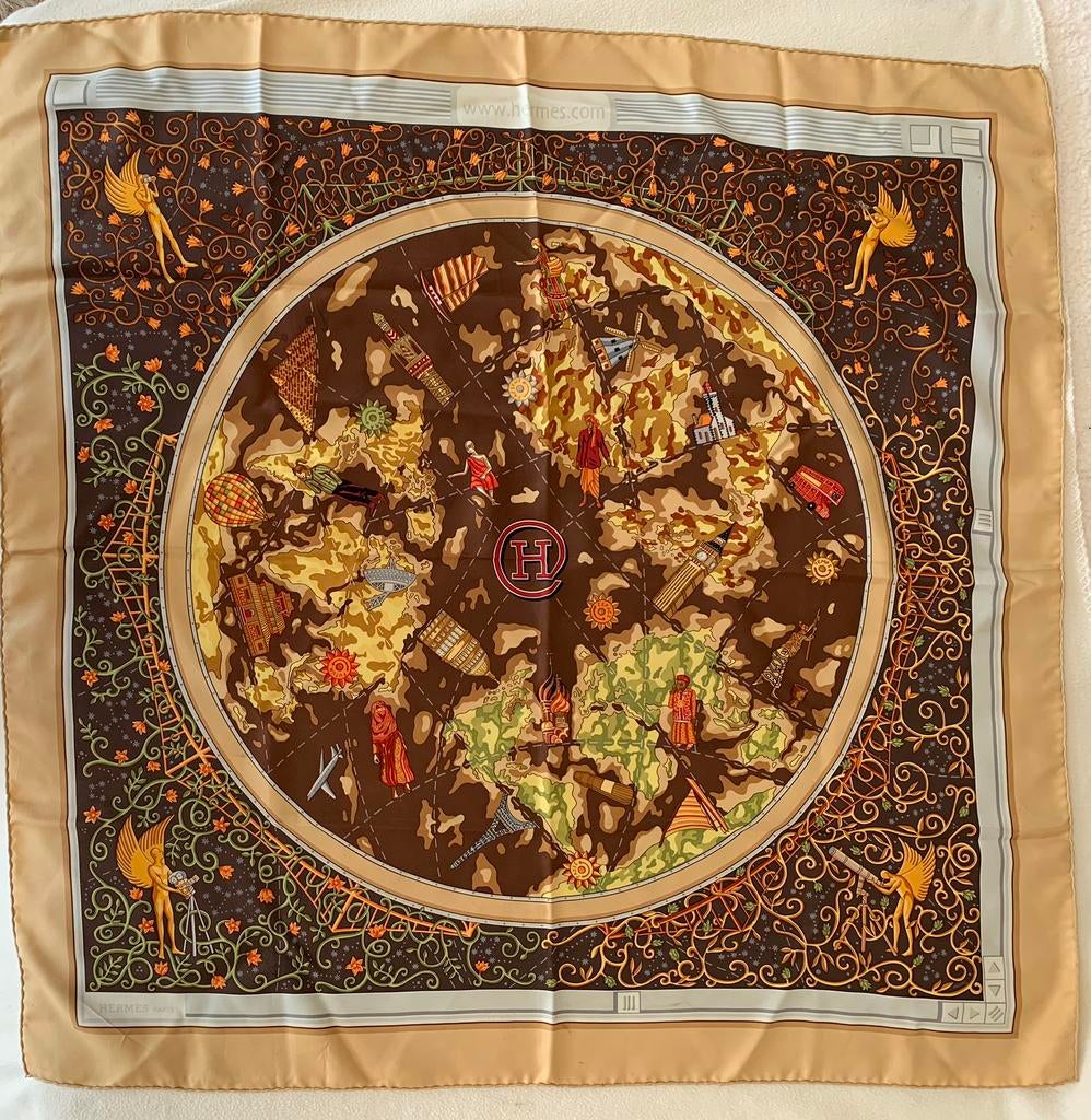Foulard carré Hermès www.Hermès.com, Hermès, Comme neuf