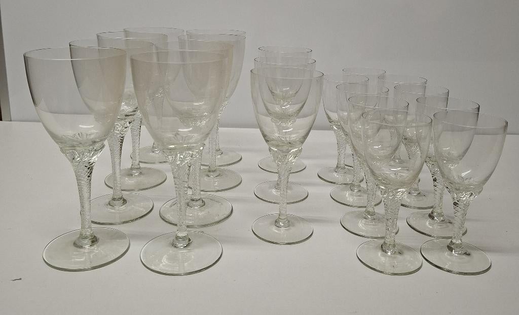 Luxe Kristallen Glasservies–Getordeerde stam met Bloemrozet, Antiek en Kunst, Antiek | Glaswerk en Kristal, Ophalen