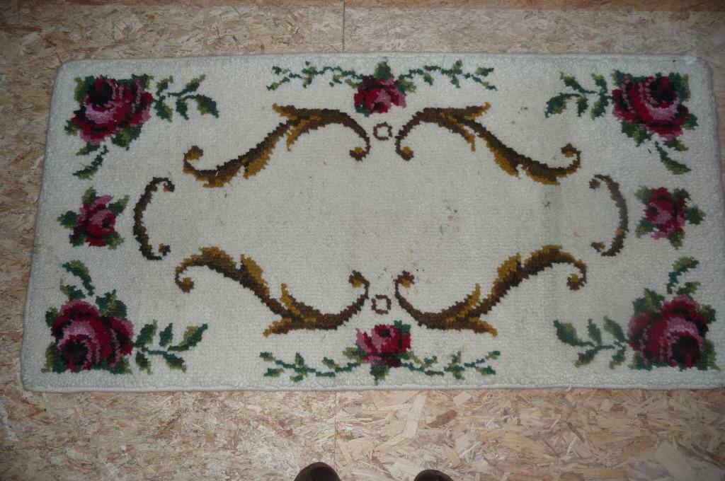 WollenSmyrna tapijt gebroken wit met rode bloemen, Huis en Inrichting, Ophalen, Gebruikt, 100 tot 150 cm, Wit