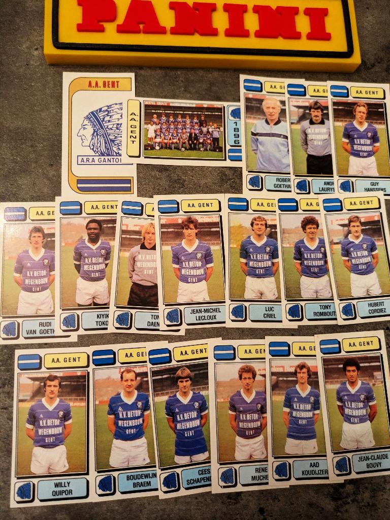 PANINI FOOTBALL 83 AA GENT LA GANTOISE 18 AUTOCOLLANTS 1983, Envoi, Neuf