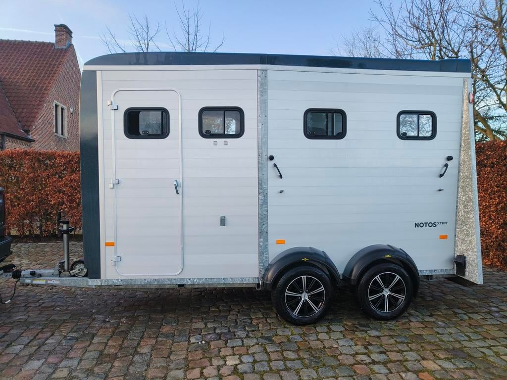 Humbaur noto's Xtra up 2700 2 paard trailer, Ophalen