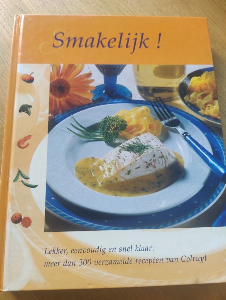 Smakelijk!  300 verzamelde recepten van Colruyt., Ophalen of Verzenden, Zo goed als nieuw