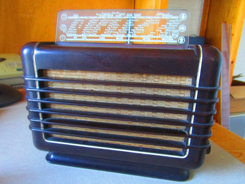 bakeliet radio Philips 209 U inclusief  service handleiding, Ophalen, Gebruikt, Radio