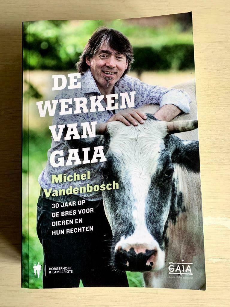 30 jaar op de bres voor dieren en hun rechten., Michel Vandenbosch, Enlèvement ou Envoi, Utilisé, Société