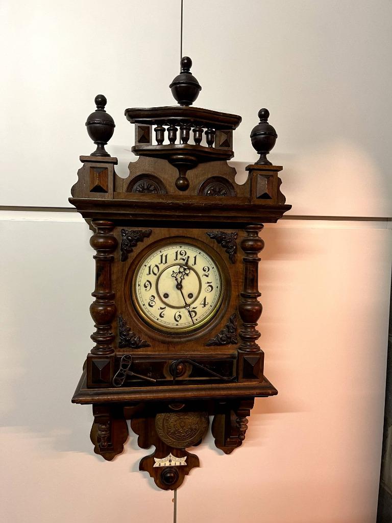 Horloge ancienne, Enlèvement