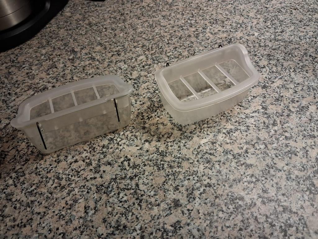 2 eetbakjes voor vogels, Ophalen of Verzenden, Gebruikt, Eten en Drinken