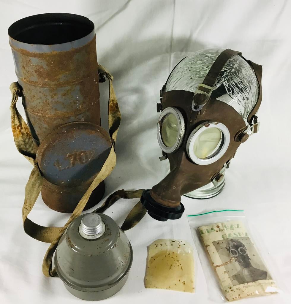 L.702 Vintage Belgisch gasmasker in opbergdoos 1939, Ophalen of Verzenden