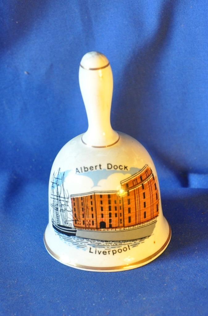 clochette en faience albert dock liverpool, Ophalen of Verzenden