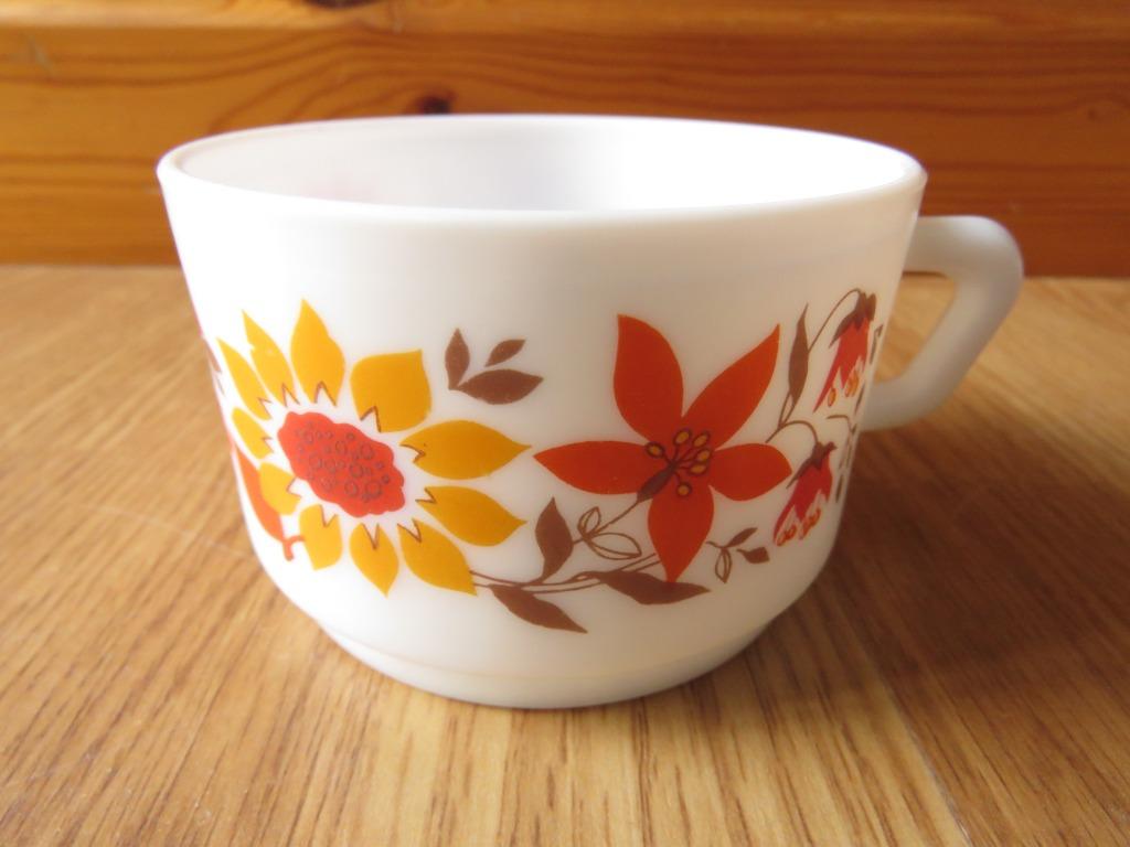 vintage arcopal grande tasse motifs fleurs oranges Flore, Enlèvement ou Envoi, Comme neuf, Tasse(s) et/ou soucoupe(s)