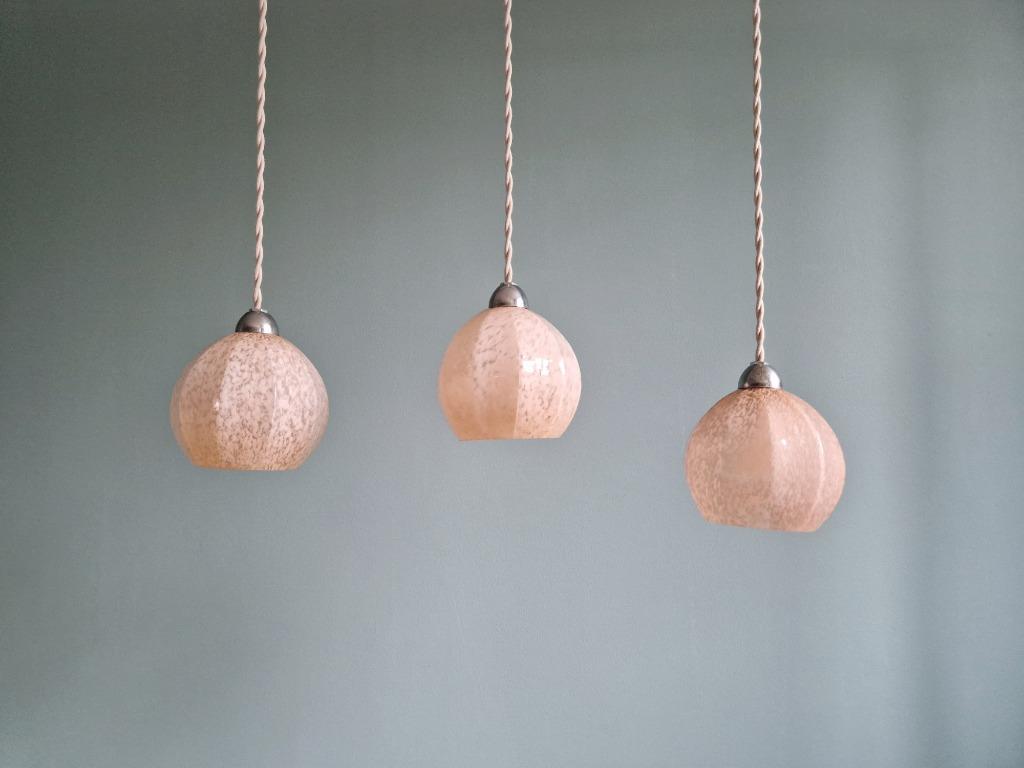 Suspension Art Déco en verre moucheté rose (1 disponible), Antiquités & Art, Antiquités | Éclairage, Enlèvement ou Envoi