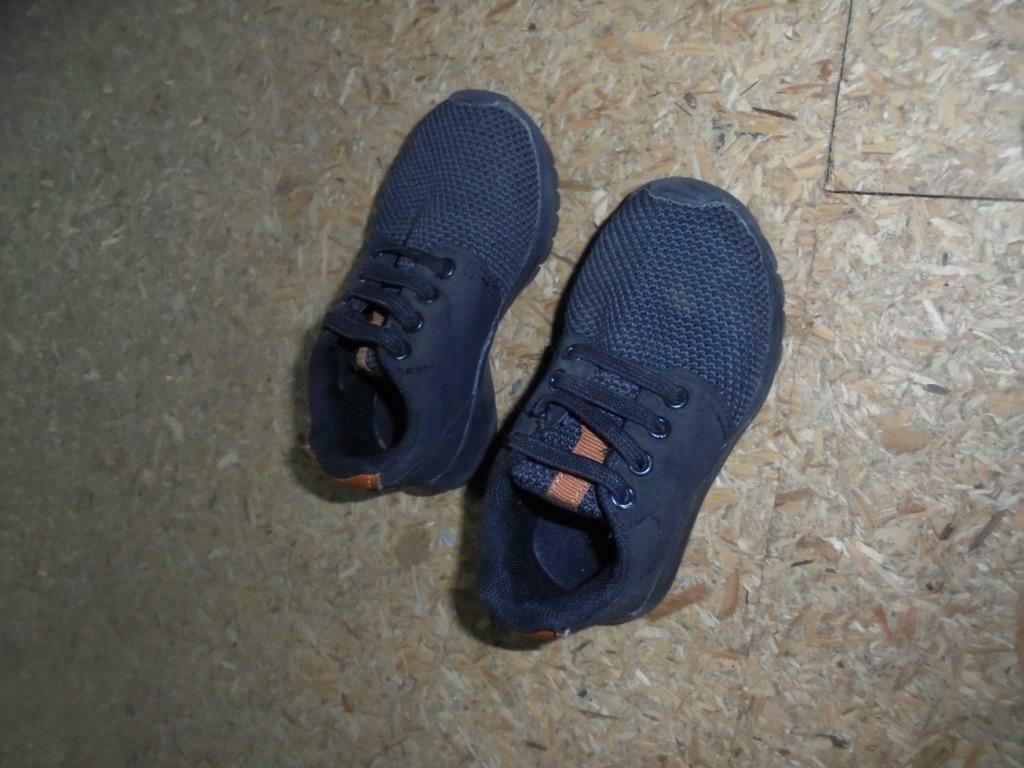 zwarte sportieve schoenen maat 23, Schoenen, Ophalen of Verzenden, Zo goed als nieuw, Jongen