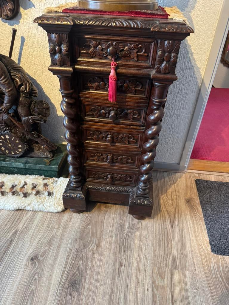 te koop gevraagd   nachtkastje ! Wil goed betalen !, Ophalen, Gebruikt