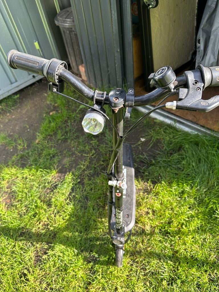 Step Flyblade (elektrisch), Fietsen en Brommers, Steps, Ophalen, Zo goed als nieuw