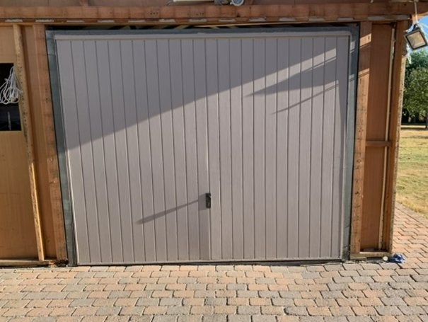Garagepoort werkt perfect, Doe-het-zelf en Bouw, Ophalen, Gebruikt, Garagedeur, 200 tot 215 cm