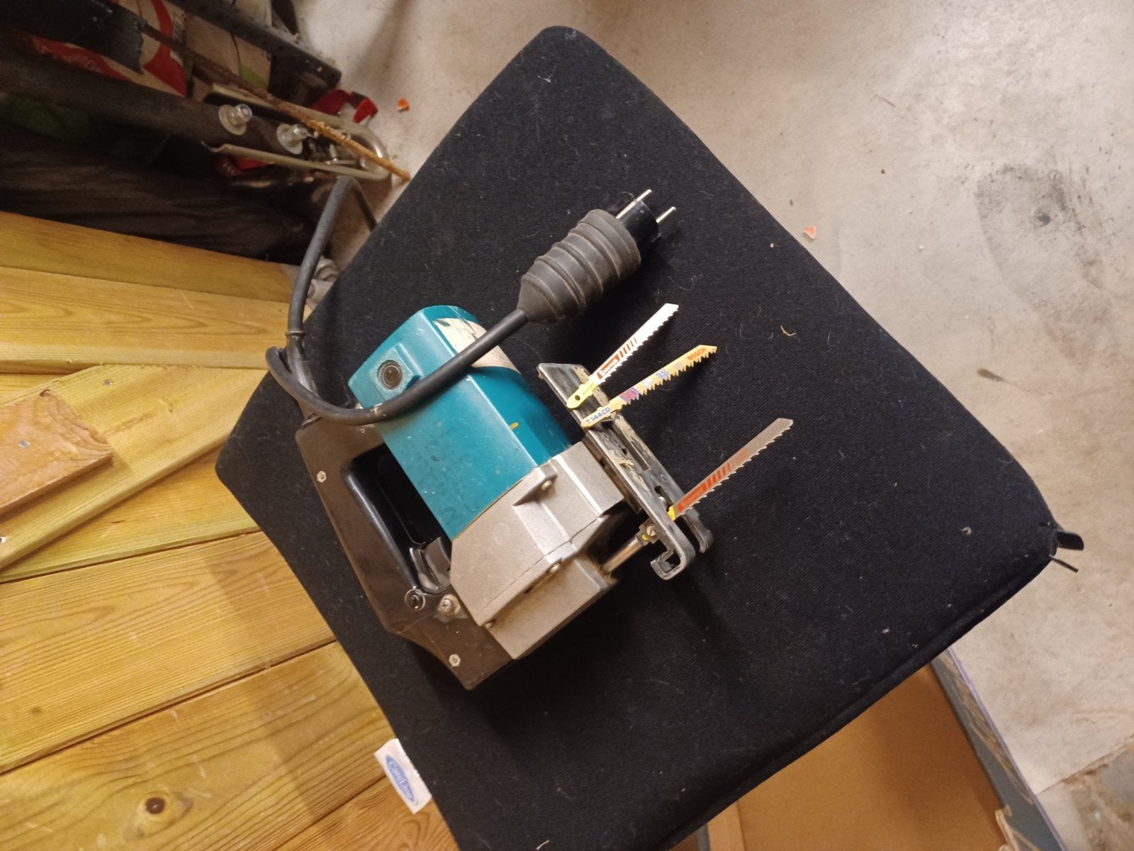 Makita decoupeerzaag  professionele 3nieuwe zaagbladen p30eu, Doe-het-zelf en Bouw, Gereedschap | Zaagmachines, Ophalen, Decoupeerzaag